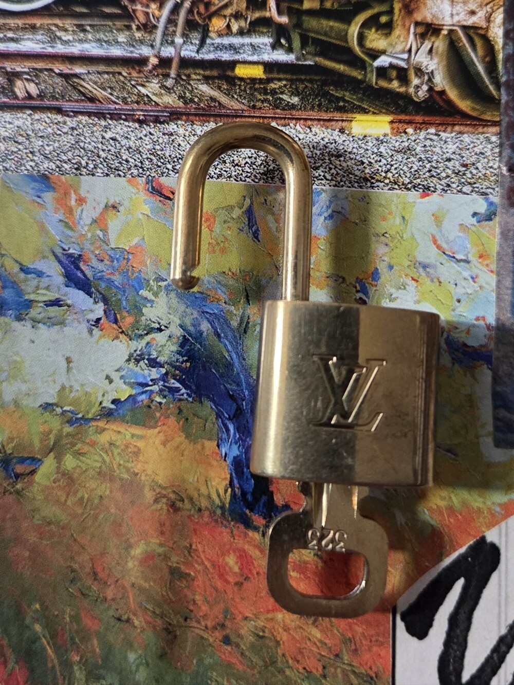 Louis Vuitton "323" Lock & Key Accessory - Picture 3 of 5